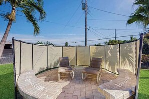 Property grounds - Beautiful, dog-friendly home with in ground pool, putting green & sundeck (North Fort Myers)