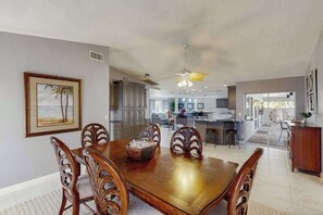 Dining - Beautiful, dog-friendly home with in ground pool, putting green & sundeck (North Fort Myers)