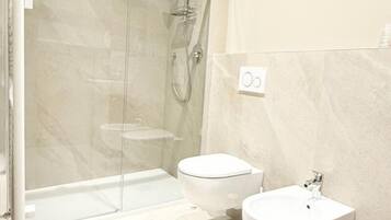 Triple Room | Bathroom