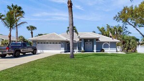 A residential house with a garage, a driveway, and a lawn. - Dog-friendly home w/private salt water in ground pool & close to Shamrock Park (Venice)