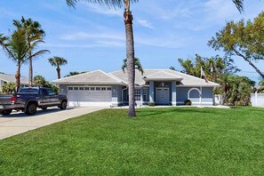 Exterior - Dog-friendly home w/private salt water in ground pool & close to Shamrock Park (Venice)