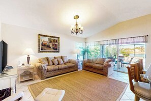 TV, DVD player, offices - Beautiful Lakefront Home with Private Pool/Spa, Furnished Lanai, Grill, & WiFi (Fort Myers)