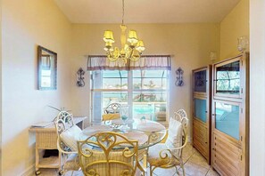 Dining - Beautiful Lakefront Home with Private Pool/Spa, Furnished Lanai, Grill, & WiFi (Fort Myers)