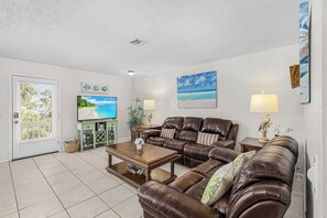 TV, offices - Cozy Coastal Quadruplex on Manasota Key, Entire Property Rental, Sleeps 12 (Englewood)