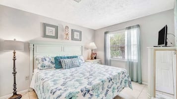 6 bedrooms, iron/ironing board, WiFi, bed sheets