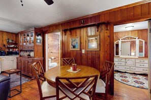 Dining - Riverfront dog-friendly cottages with kayaks, dock, patio, grill, & water views (Bonita Springs)