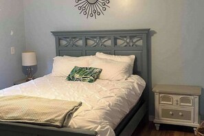 3 bedrooms, desk, iron/ironing board, WiFi - Boat, Swim and Relax at Your Private Gulf Access Retreat (Saint James City)