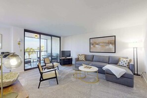 TV, offices - Spacious condo with water views, tennis, hot tub & pool - ideal for relaxation (Marco Island)