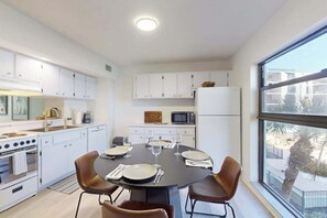 Fridge, microwave, oven, stovetop - Spacious condo with water views, tennis, hot tub & pool - ideal for relaxation (Marco Island)