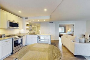 Fridge, microwave, oven, stovetop - Luxury waterfront condo with shared pool, hot tub, and a tennis court (Marco Island)