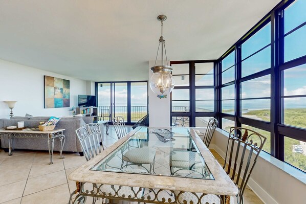 Dining - Brilliant water view condo w/ shared pool, private washer &dryer, & sunset views (Marco Island)