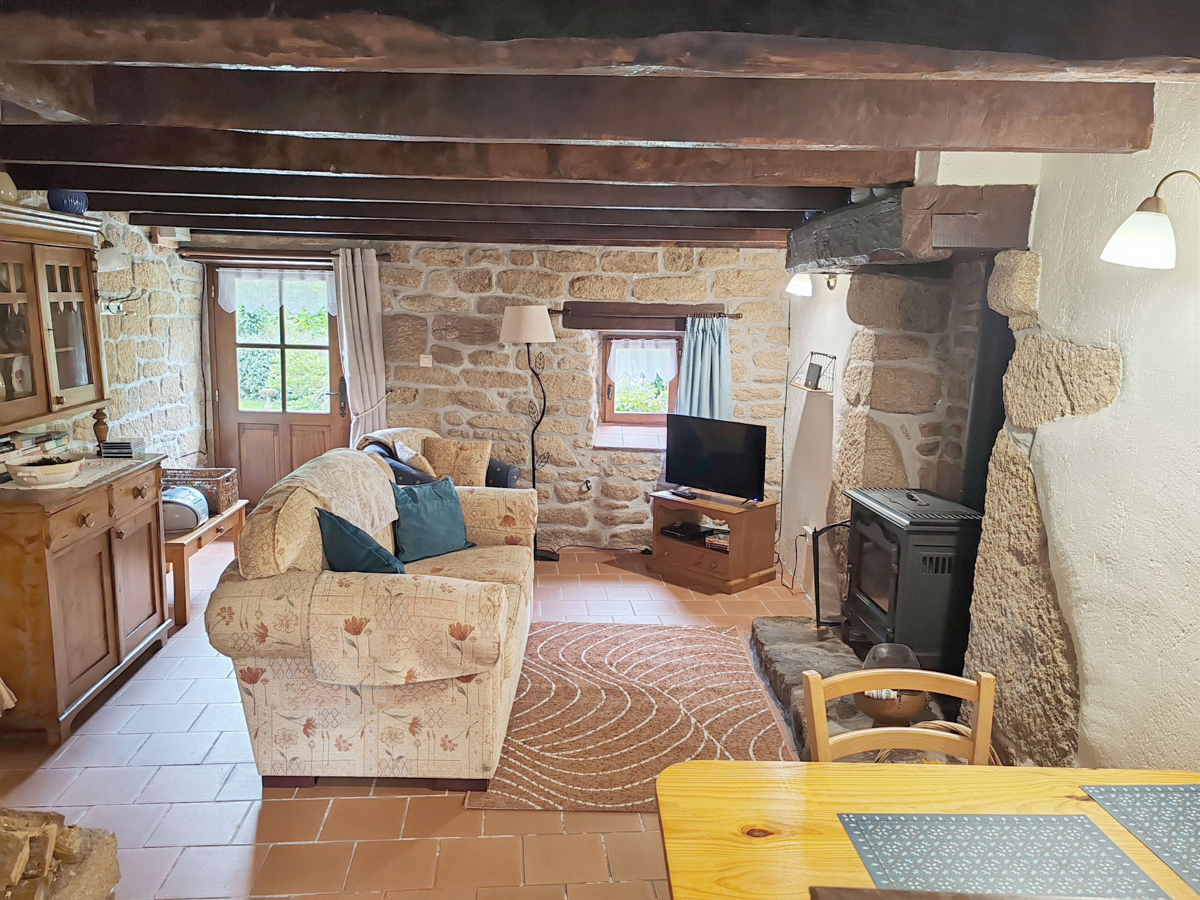 Delightful 1-bedroom Cottage In Tranquil Sainte Price Melrand Perfect Getaway - Morbihan