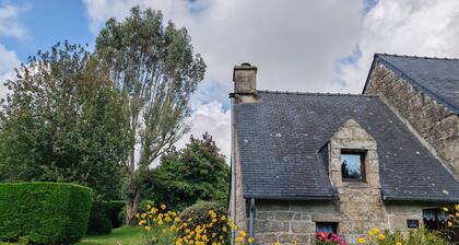 Delightful 1-bedroom cottage in tranquil Sainte Price Melrand perfect getaway