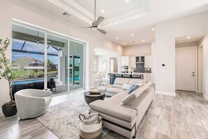 TV - Gorgeous canal-front home with private pool, WIFI, and washer/dryer (Marco Island)