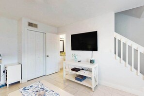 Interior - Snowbird-friendly condo near beach with heated outdoor pool, hot tub, W/D, & AC (Marco Island)
