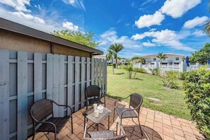 Terrace/patio - Snowbird-friendly condo near beach with heated outdoor pool, hot tub, W/D, & AC (Marco Island)