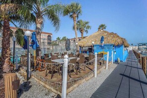 Outdoor dining - Snowbird-friendly condo with hot tub, outdoor pool, tennis, dock, BBQ, & balcony (Marco Island)