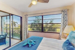 2 bedrooms, desk, iron/ironing board, Internet - Snowbird-friendly condo with hot tub, outdoor pool, tennis, dock, BBQ, & balcony (Marco Island)