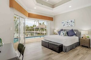 3 bedrooms, desk, iron/ironing board, travel cot - Luxury canal home with pool, alfresco dining, & walk-in shower - walk to beach (Marco Island)