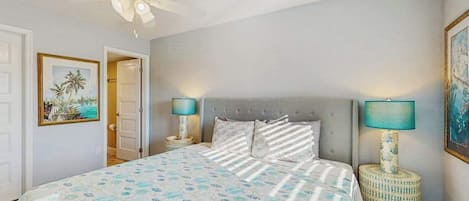 2 habitaciones, cuna de viaje y ropa de cama