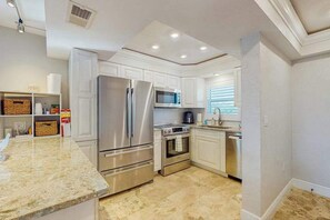 Fridge, microwave, oven, stovetop - Coastal condo with shared pool, tennis court, and washer & dryer (Fort Myers Beach)