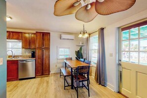 Dining - Waterfront retreat with bay views, dog-friendly, & snowbird-ready (Goodland)