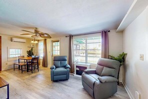 TV, fireplace, offices - Waterfront retreat with bay views, dog-friendly, & snowbird-ready (Goodland)