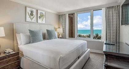 Gulf-front condo with pool, hot tub, & central AC - snowbird-friendly