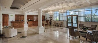Gulf-front condo with pool, hot tub, & central AC - snowbird-friendly