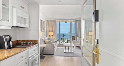 Gulf-front condo with pool, hot tub, central AC, view & on-site restaurants