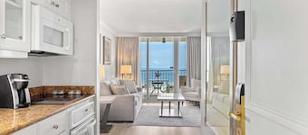 Gulf-front condo with pool, hot tub, central AC, view & on-site restaurants