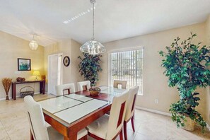 Dining - Home with private pool - great location & nearby beach access (Marco Island)
