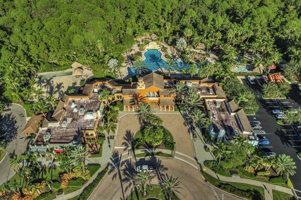 Exterior - Gorgeous & modern sunlit oasis with pool, patio, tennis courts, gym, & W/D (Naples)
