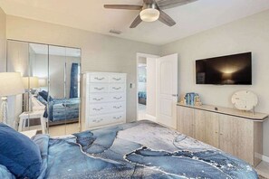 3 bedrooms, iron/ironing board, WiFi, bed sheets - Dog-Friendly Canal-View Retreat in Central Port Charlotte (Port Charlotte)