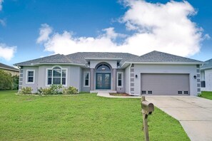 Exterior - Spacious home with private pool, spa, patio, grill, AC, & W/D (Port Charlotte)