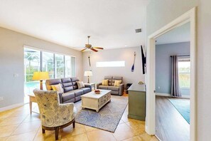 TV, offices - Spacious home with private pool, spa, patio, grill, AC, & W/D (Port Charlotte)