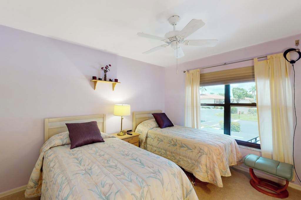 2 bedrooms, desk, iron/ironing board, WiFi