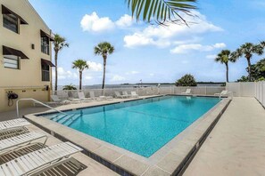 Pool - Top-floor, Dog-Friendly, Snowbird Retreat Private Beach Access & Gulf Access (Port Charlotte)