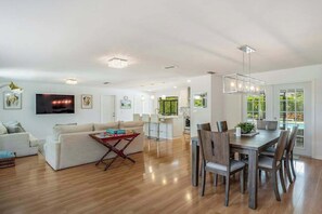 Dining - Inviting retreat with a large yard, heated pool, firepit, games & modern charm (Naples)
