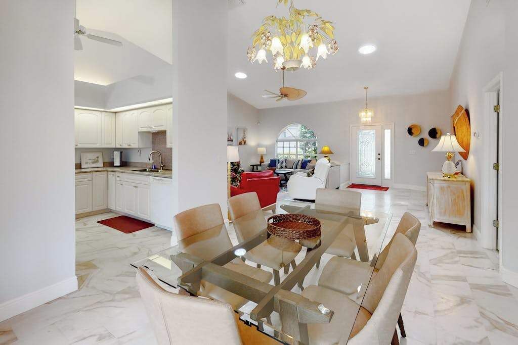 Peaceful Home With Pool, Patio, Lanai, Tv & Fitness Room - Snowbird-friendly - Naples, FL