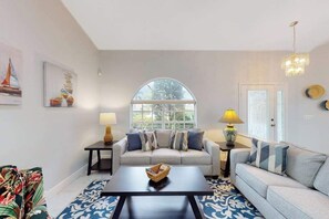 TV, offices - Peaceful home with pool, patio, lanai, TV & fitness room - snowbird-friendly (Naples)