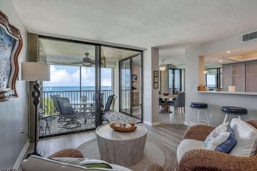 Sunny and serene oceanfront condo with pool, tennis, lanai, & washer/dryer