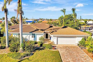 Exterior - Waterfront Oasis with Private Pool, Lanai, Fishing Dock & Gulf Access (Punta Gorda)