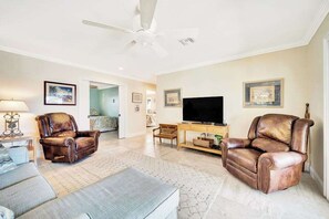 TV, offices - Waterfront Oasis with Private Pool, Lanai, Fishing Dock & Gulf Access (Punta Gorda)