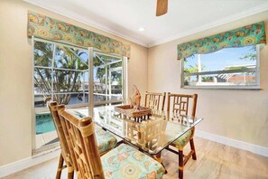 Dining - Waterfront Oasis with Private Pool, Lanai, Fishing Dock & Gulf Access (Punta Gorda)