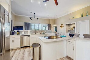 Fridge, microwave, oven, stovetop - Sailboat-Access Waterfront Retreat with Sunset Pool Living (Punta Gorda)