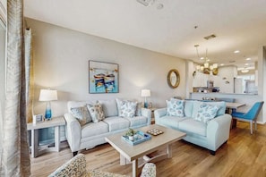TV, offices - Lakefront retreat with heated pool, hot tub, gym & tennis (Naples)
