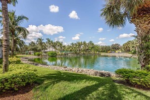 Property grounds - Family-friendly lakefront condo with pool, hot tub, and golf (Naples)