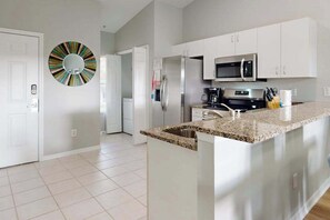 Fridge, microwave, oven, stovetop - Family-friendly lakefront condo with pool, hot tub, and golf (Naples)