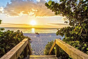 Beach - Stunning waterview condo w/ shared pool, hot tub, & private outdoor dining area (Naples)